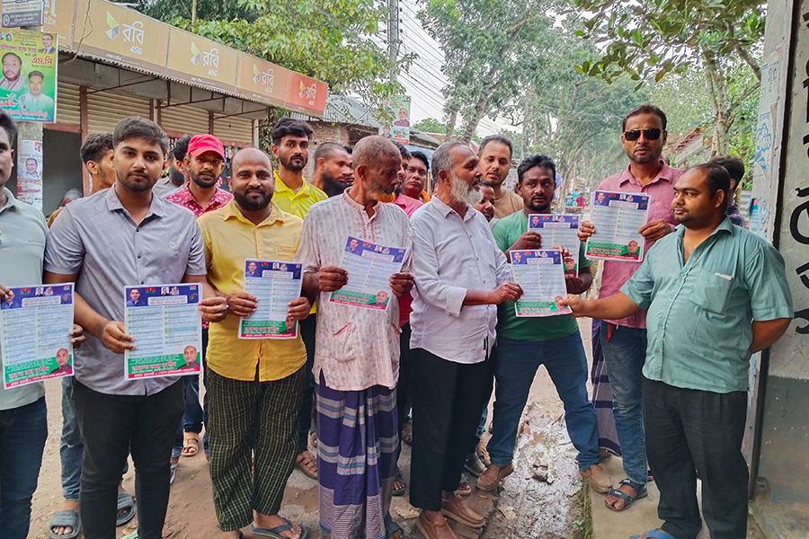 পাংশায় বিএনপি’র রাষ্ট্র কাঠামো মেরামতের ৩১ দফা লিফলেট বিতরণ