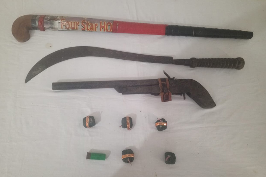 পাংশায় যৌথবাহিনীর অভিযানে অস্ত্র উদ্ধার