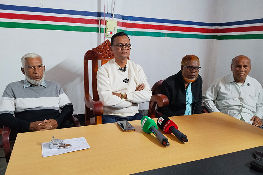 পাংশায় ৮ লক্ষ টাকা চাঁদা দাবির অভিযোগে সংবাদ সম্মেলন