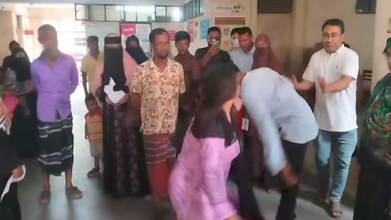 হাসপাতালে ঢুকে স্বামীকে মারধর করলেন ২য় স্ত্রী