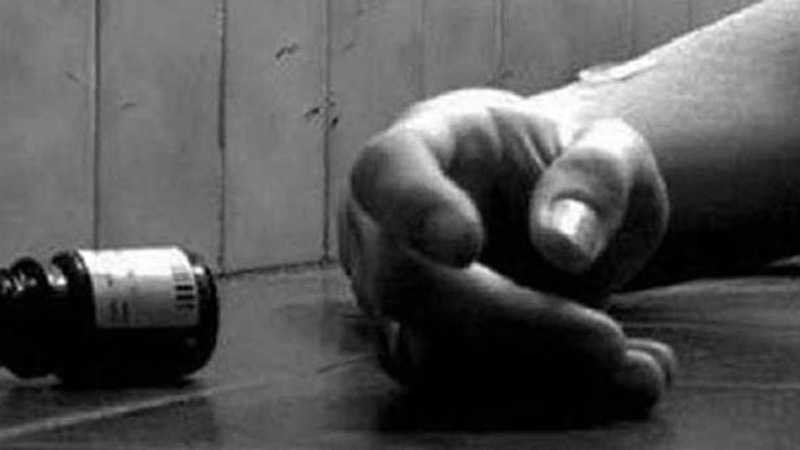 স্ত্রীকে না পেয়ে ফেসবুক লাইভে যুবকের বিষপান