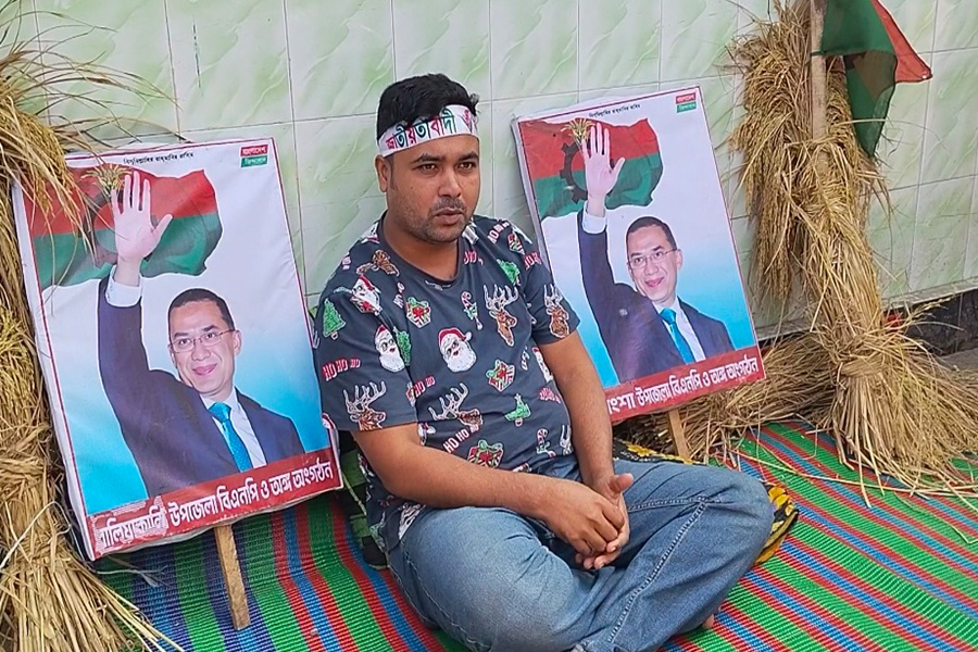 বিএনপির প্রার্থী ঘোষণার দাবিতে আমরণ অনশন