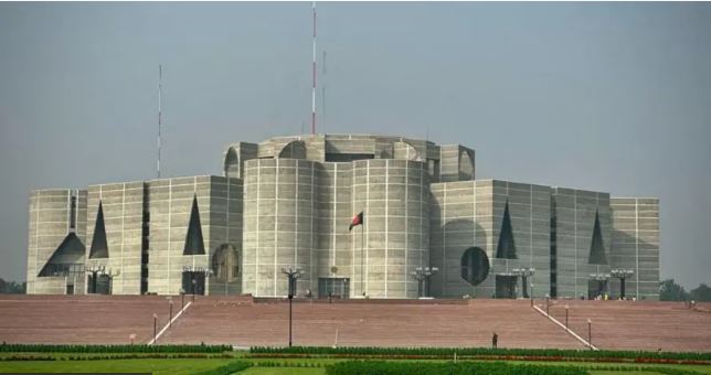 ত্রয়োদশ সংসদ নির্বাচনের কার্যক্রম স্থগিত চেয়ে রিট