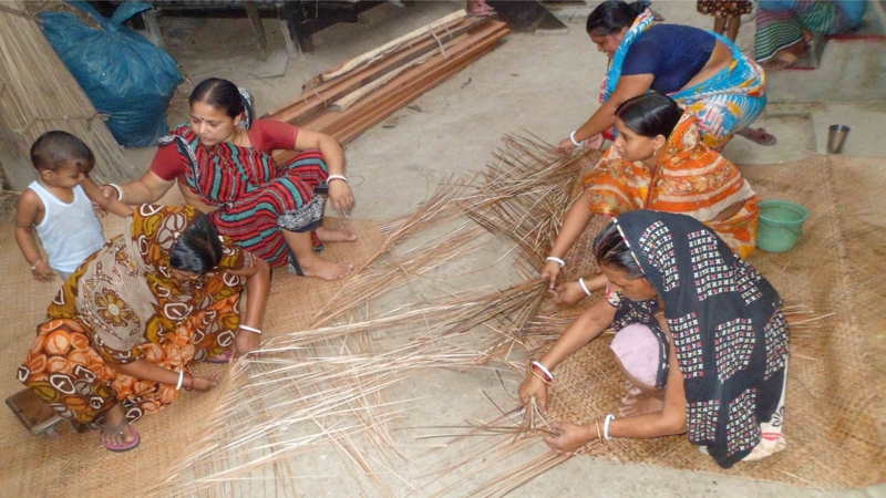 মুন্সিগঞ্জে হারিয়ে যেতে বসেছে পাটি শিল্প