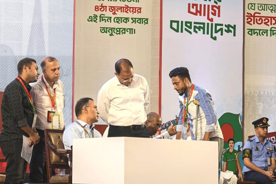 প্রধানমন্ত্রীকে কাছে পেয়ে আবেগাপ্লুত জুলাই শহীদদের স্বজনরা