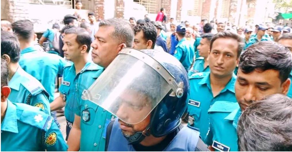 রিকশাচালক আজিজুরকে দেখে আশাবাদী পলক