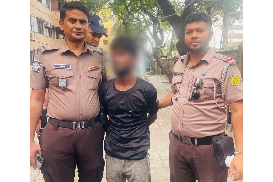 নারীর কান ছিঁড়ে স্বর্ণের দুল ছিনতাই, ধাওয়া করে ধরলো পুলিশ