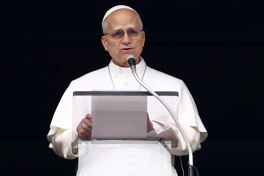 মুষ্টিমেয় স্বৈরশাসকের হাতে বিধ্বস্ত হচ্ছে গোটা বিশ্ব