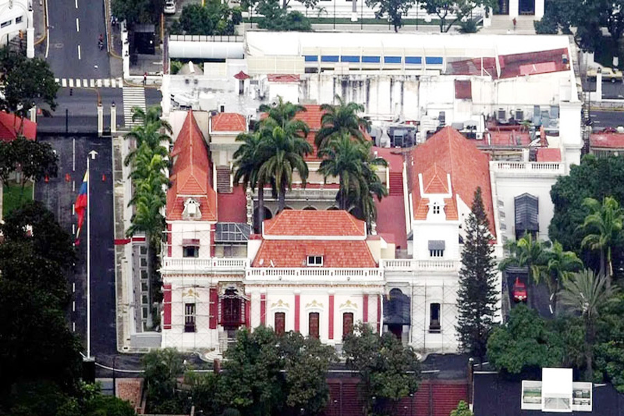 ভেনেজুয়েলায় প্রেসিডেন্ট প্রাসাদের কাছে গোলাগুলি