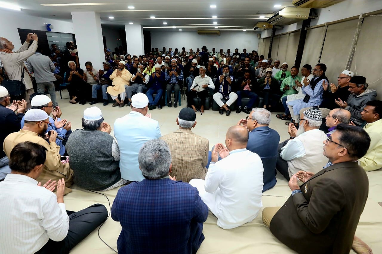 খালেদা জিয়ার আরোগ্য কামনায় জাতীয় প্রেসক্লাবের দোয়া মাহফিল