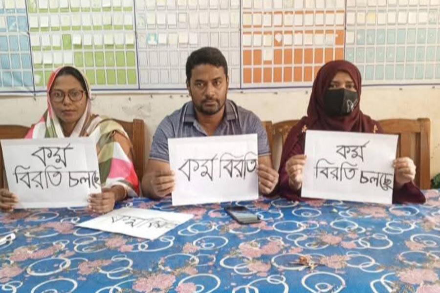 রাঙ্গাবালীতে কর্মবিরতিতে ৭১টি প্রাথমিক বিদ্যালয়ের শিক্ষকরা