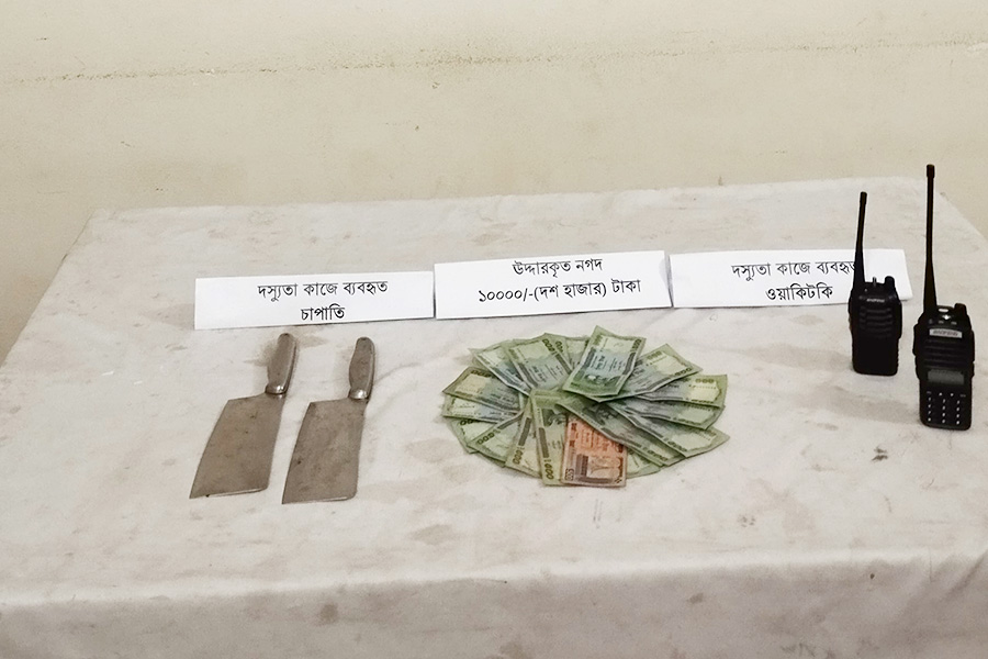 রাজবাড়ীতে প্রাইভেটকারসহ ভূয়া ডিবি পুলিশ গ্রেপ্তার