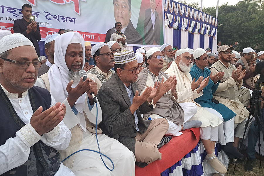 খালেদা জিয়ার রোগমুক্তি ও সুস্থতা কামনায় রাজবাড়ীতে দোয়া মাহফিল