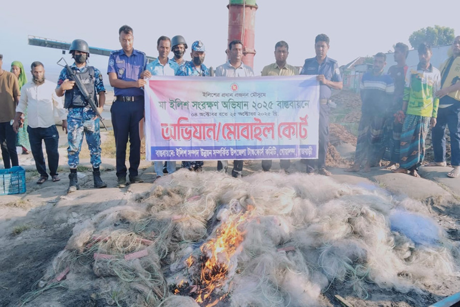 রাজবাড়ীতে নিষেধাজ্ঞা অমান্য করে ইলিশ ধরায় ১৬২ জনের কারাদণ্ড