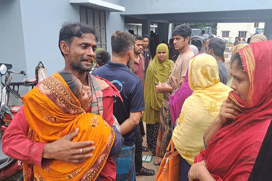 রাজবাড়ীতে মোটরসাইকেল নিয়ন্ত্রণ হারিয়ে কিশোর নিহত