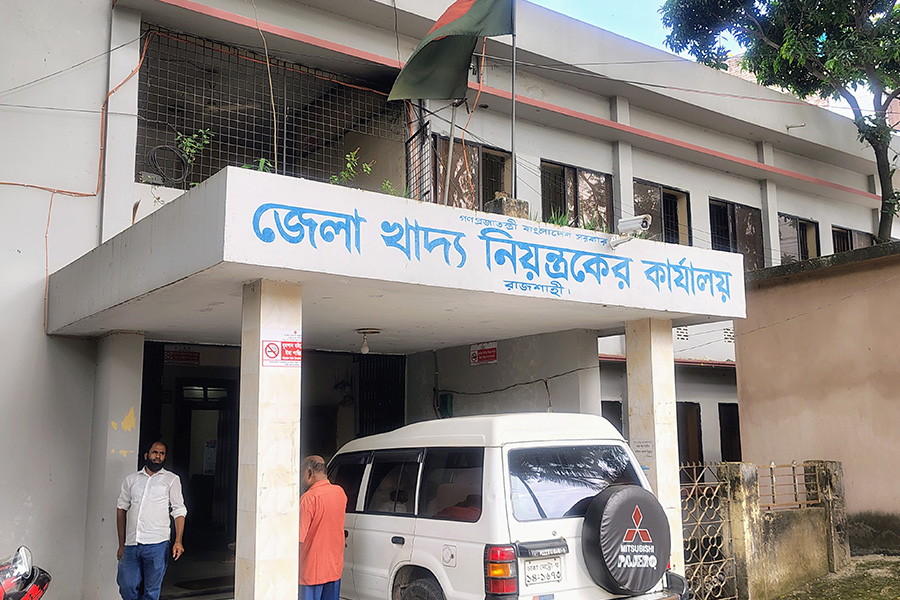 কর্তৃপক্ষের গাফিলতিতে ১৪ দিন বন্ধ ছিল ওএমএস বিক্রি