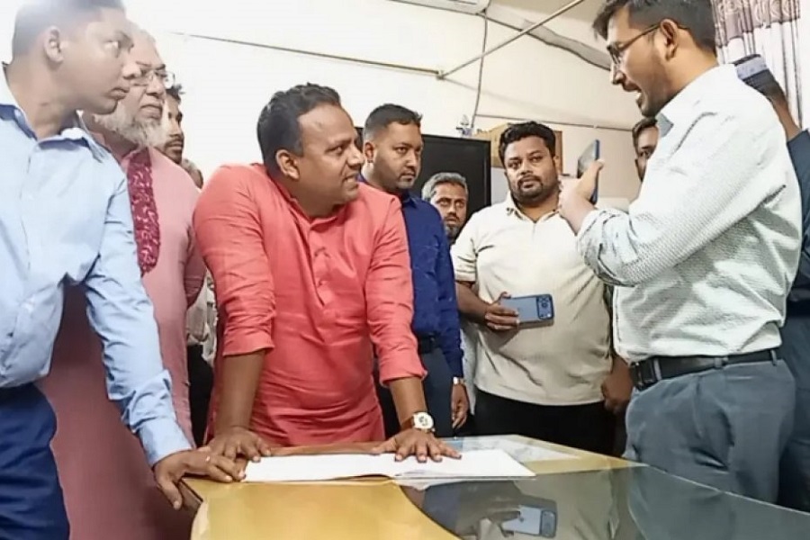 তিন মাসে ৭ দিনও হাসপাতালে যাননি স্বাস্থ্য কর্মকর্তা, ক্ষোভ ঝাড়লেন প্রতিমন্ত্রী