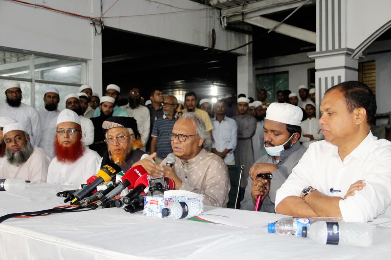 ক্যান্সার আক্রান্ত হেফাজত নেতা মাওলানা ফারুকী’র পাশে তারেক রহমান