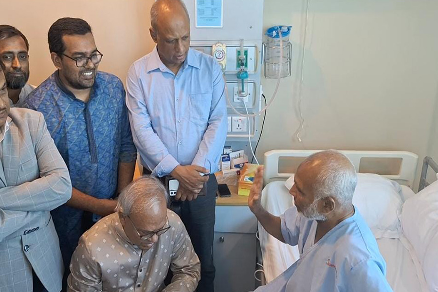 গুলিবিদ্ধ এরশাদ উল্লাহকে দেখতে হাসপাতালে রিজভী