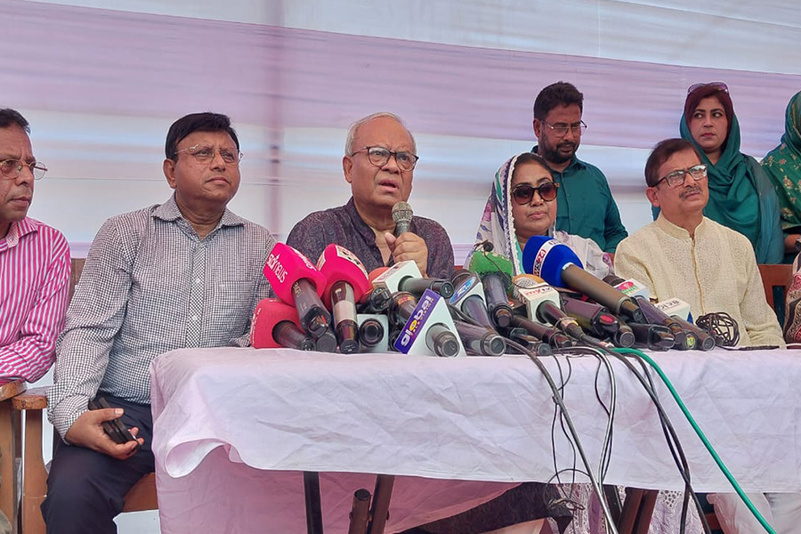 প্রবীণ দম্পতির পাশে দাঁড়ালেন তারেক রহমান