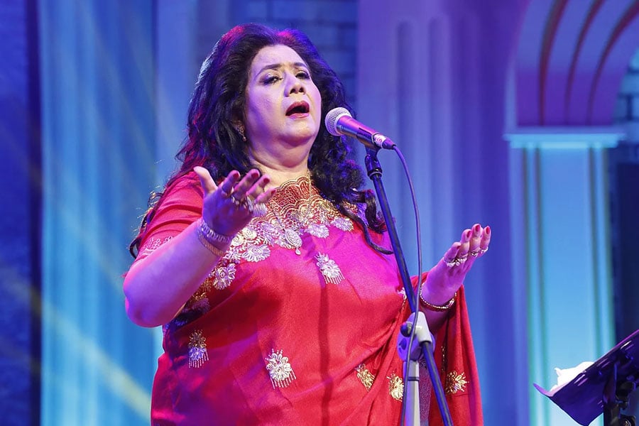 সুরের মূর্ছনায় শিল্পকলা মাতালেন রুনা লায়লা