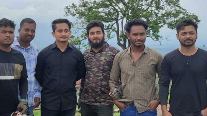 গোপনে বান্দরবানের থানচি ভ্রমণে সস্ত্রীক এনসিপি নেতা সারজিস