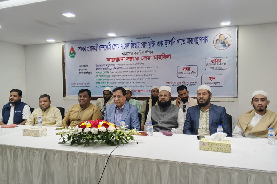 একই দেশের একজন সবার দোয়ায় সিক্ত, আরেকজন পলাতক: সালাম