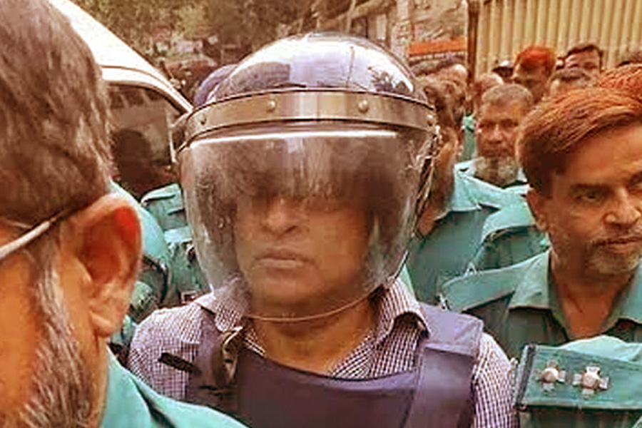 ট্রাইব্যুনালে সাবেক সেনা কর্মকর্তা জিয়াউল