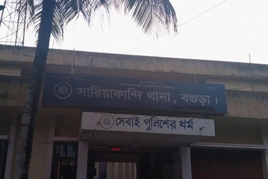 স্ত্রীকে কুপিয়ে হত্যা, স্বামী আটক