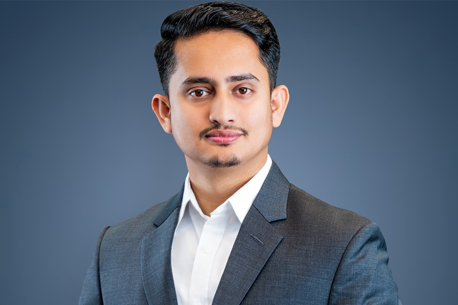 বগুড়ায় সারজিস আলমের গাড়িবহরে ককটেল হামলা