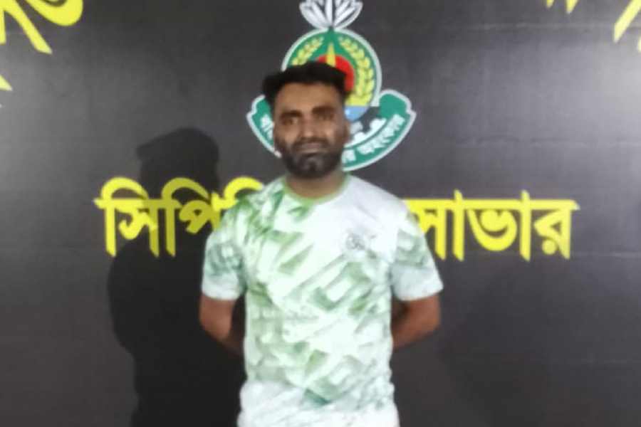 দেড় কেজি হেরোইনসহ মাদক কারবারি গ্রেপ্তার