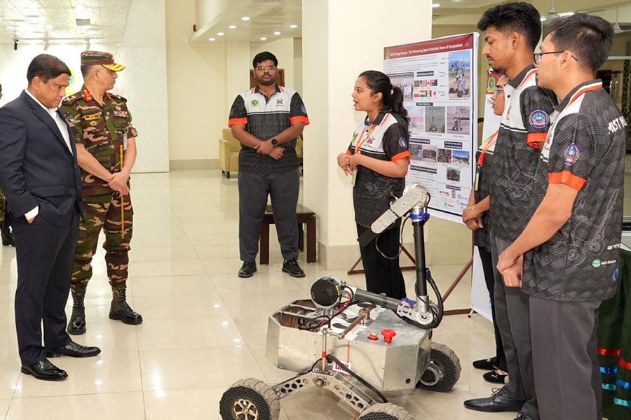 সাইবার সক্ষমতায় নতুন গতি আনতে হবে: প্রতিরক্ষা উপদেষ্টা