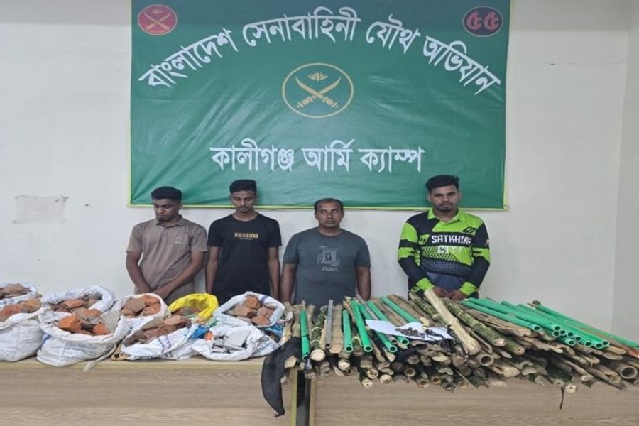 সাতক্ষীরা-৩ মনোনয়ন ঘিরে উত্তেজনা, দেশীয় অস্ত্র উদ্ধার