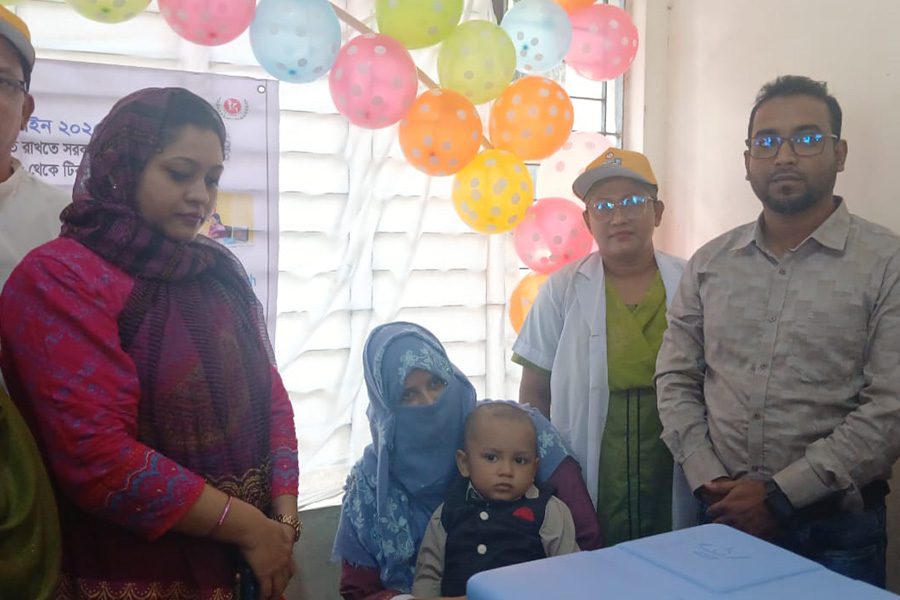 শিবচরে শুরু হলো টাইফয়েড টিকাদান ক্যাম্পেইন