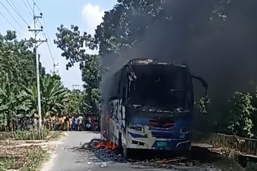 কাজিপুরে বাসচাপায় সাইকেল আরোহীর মৃত্যু