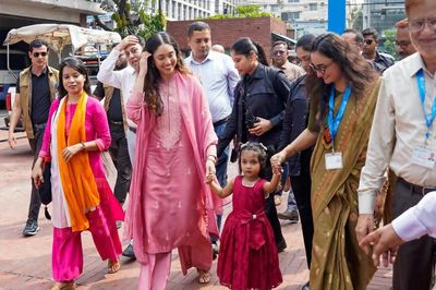 শিশুদের আনন্দঘন মুহূর্তে আবেগাপ্লুত জাইমা রহমান