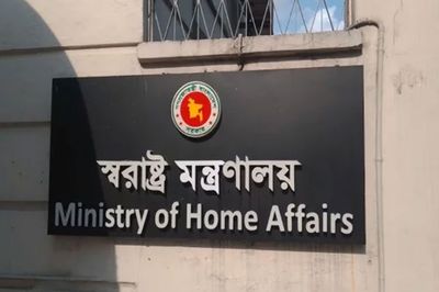 বাসযাত্রীদের প্রাণরক্ষায় অবদান রাখা পুলিশ সদস্যরা পুরস্কার পাচ্ছেন