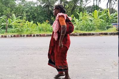 তিন লাখ টাকার চেক পাচ্ছেন ভাইরাল লাইলী বাউল