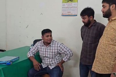 এমপি হাসনাত গিয়ে দেখলেন ৫ চিকিৎসক অনুপস্থিত