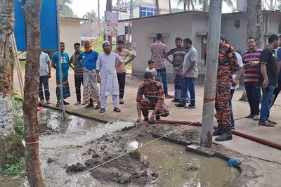 হঠাৎ মাটি অস্বাভাবিক গরম, ফায়ার সার্ভিসও পারেনি ঠান্ডা করতে