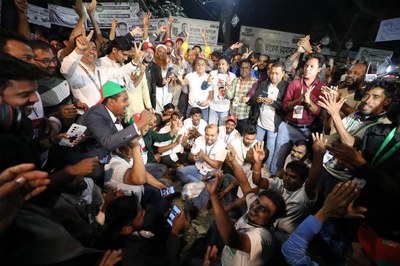 বিভিন্ন জেলা থেকে বিজয়ের খবর, গুলশান কার্যালয়ে উচ্ছ্বাস