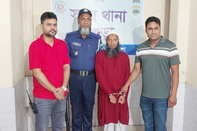 বগুড়ায় মাদরাসার ছাত্রীকে ধর্ষণের অভিযোগে ভন্ড কবিরাজ গ্রেপ্তার