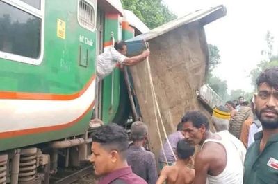 ট্রেনের সঙ্গে ট্রাকের সংঘর্ষ: চট্টগ্রামের সাথে রেল যোগাযোগ বন্ধ