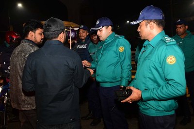 পুলিশের প্রশংসায় দুই তৃতীয়াংশ নাগরিক, বাকিরা বলছেন ‘যথেষ্ঠ নয়’