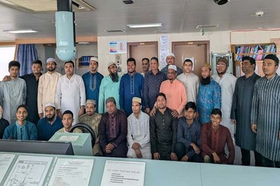 মধ্যপ্রাচ্য যুদ্ধে আটকে পড়া জাহাজেই ঈদের নামাজ বাংলাদেশি নাবিকদের