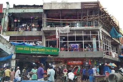 রাজধানীর নিউমার্কেটে অবৈধ ২০ দোকান, ৪০ কোটি টাকার লেনদেন