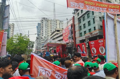 মে দিবসে শ্রমিকদের মহাসমাবেশ, নয়াপল্টনে বাড়ছে উপস্থিতি
