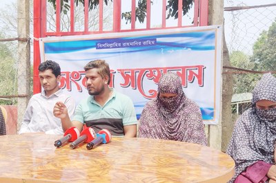 ঘুষ দুর্নীতির অভিযোগে বিদ্যালয়ে তালা