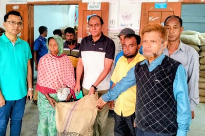 সাঘাটা ইউনিয়নে ভিজিএফের চাল বিতরণ