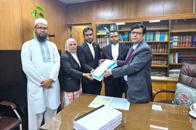 শেখ হাসিনাসহ ৪১ জনের বিরুদ্ধে আনুষ্ঠানিক অভিযোগ